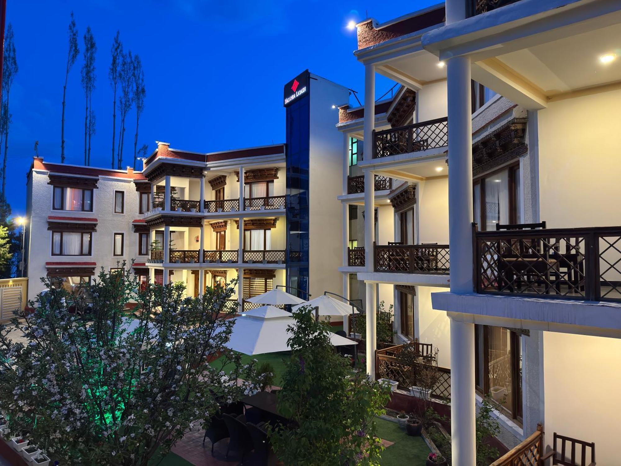 Hotel Nalanda Ladakh Лех Екстериор снимка