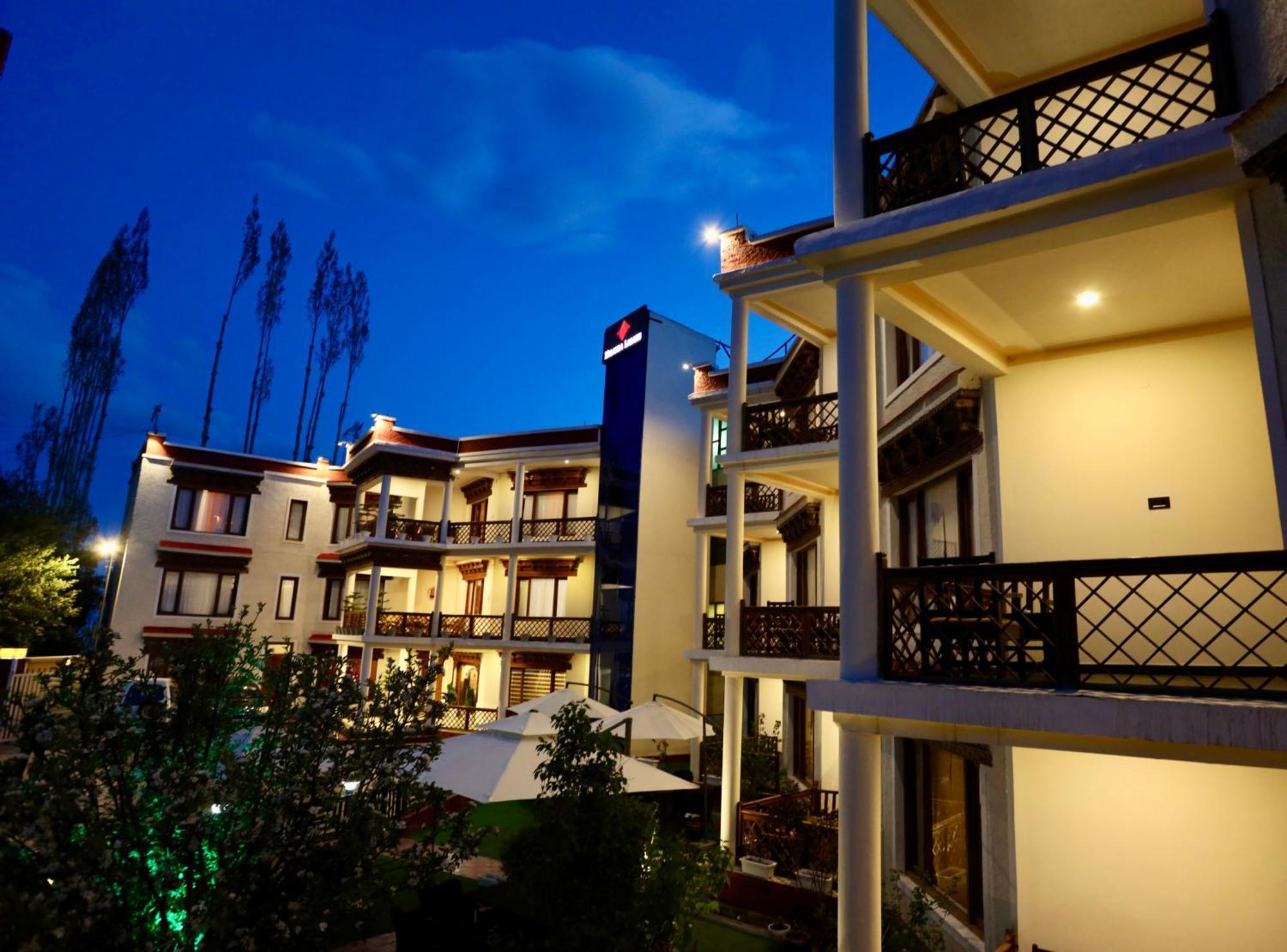 Hotel Nalanda Ladakh Лех Екстериор снимка
