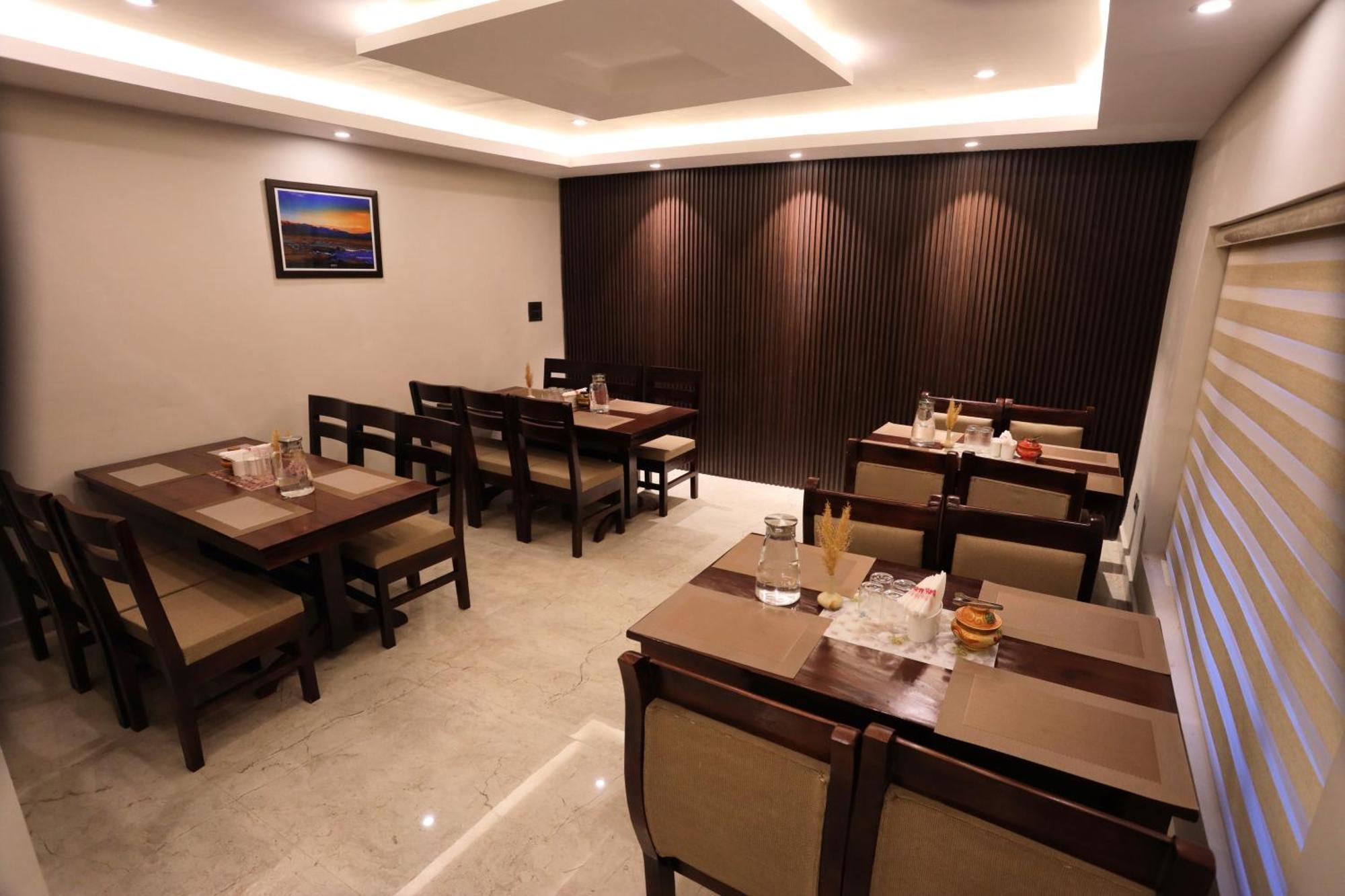 Hotel Nalanda Ladakh Лех Екстериор снимка