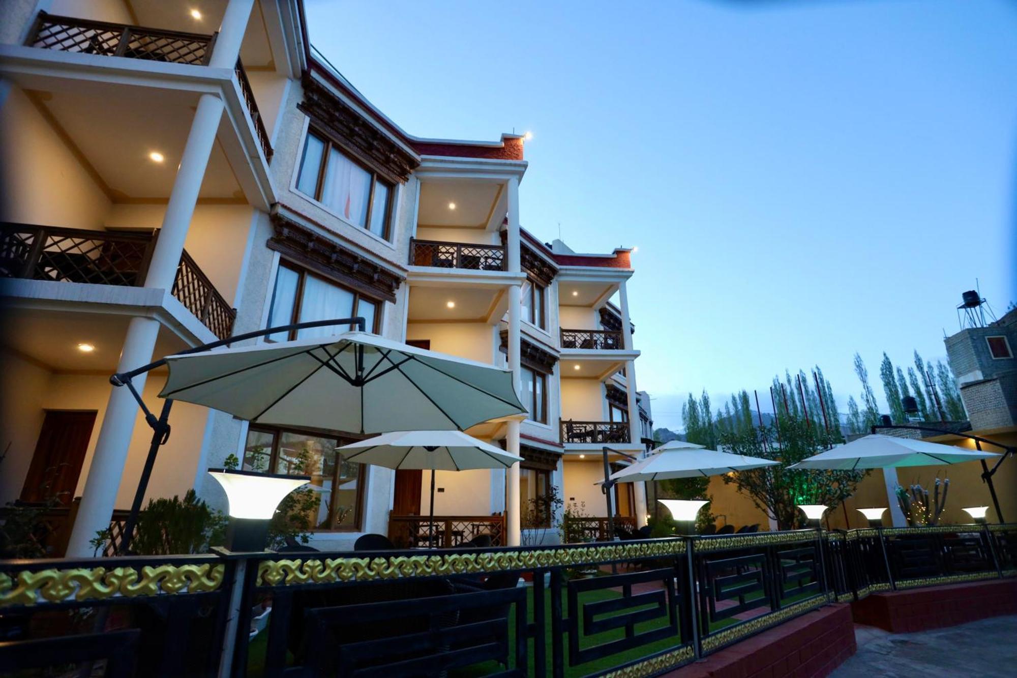 Hotel Nalanda Ladakh Лех Екстериор снимка