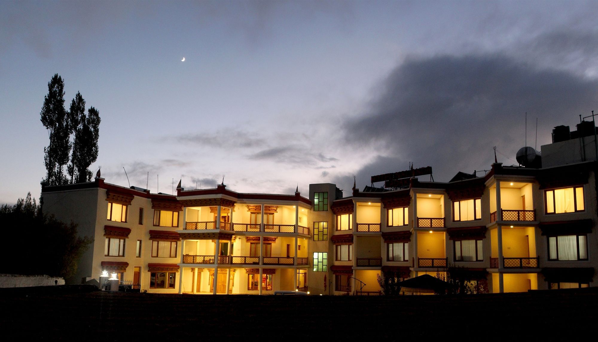 Hotel Nalanda Ladakh Лех Екстериор снимка